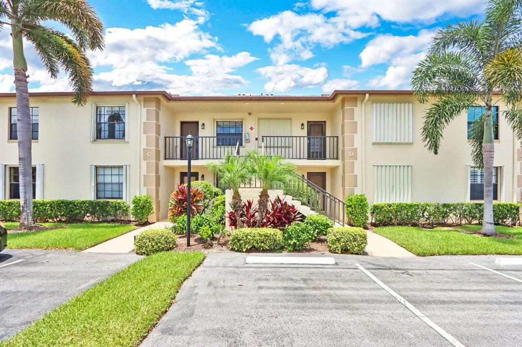 Photo of 102 Pinecrest Circle Cir #C, Jupiter, FL 33458 (MLS # R10819972)