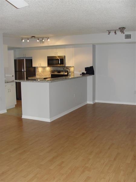 RIVIERA PALMS - Residential