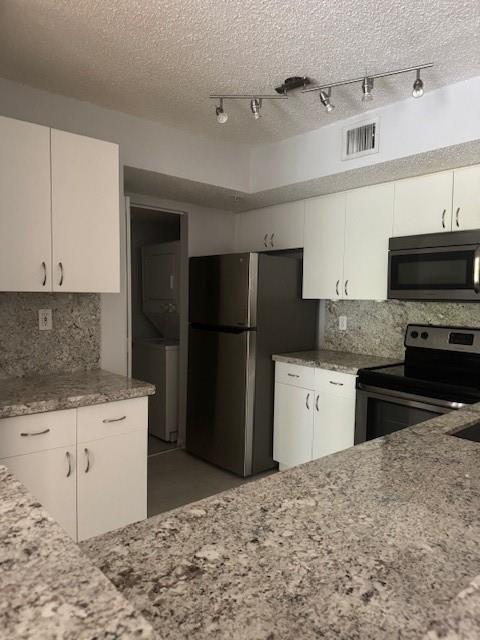 RIVIERA PALMS - Residential