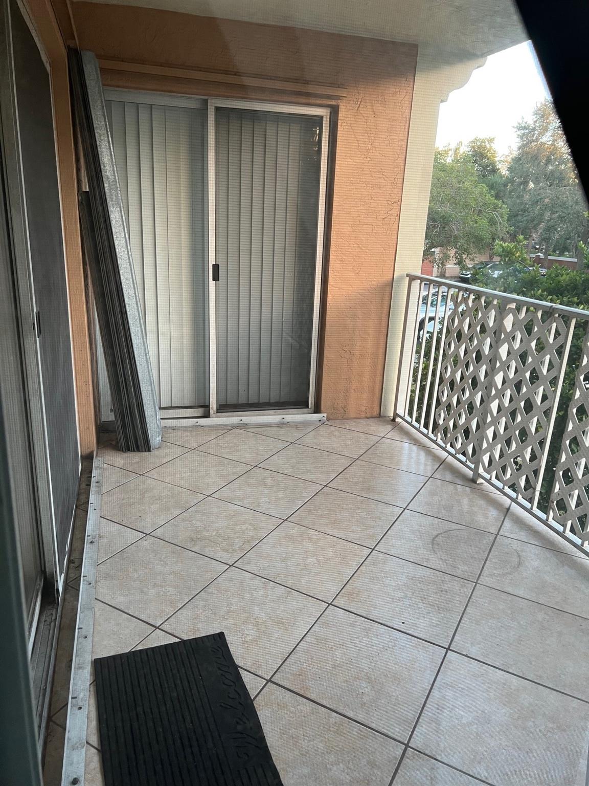 RIVIERA PALMS - Residential