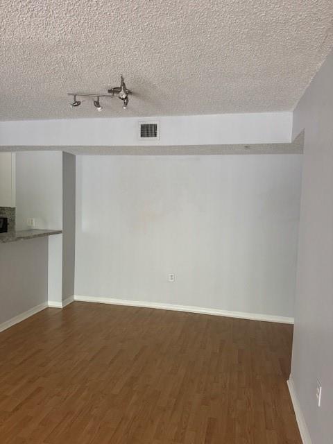 RIVIERA PALMS - Residential