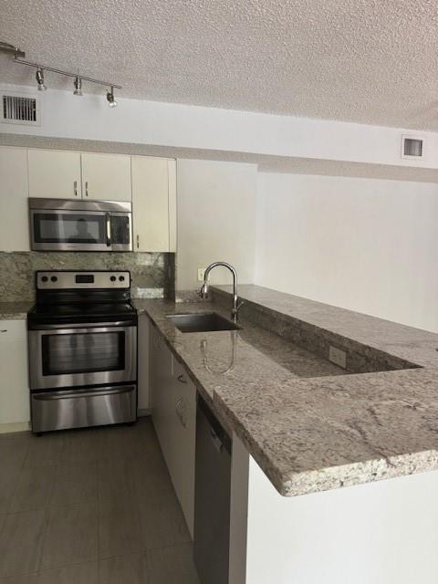 RIVIERA PALMS - Residential