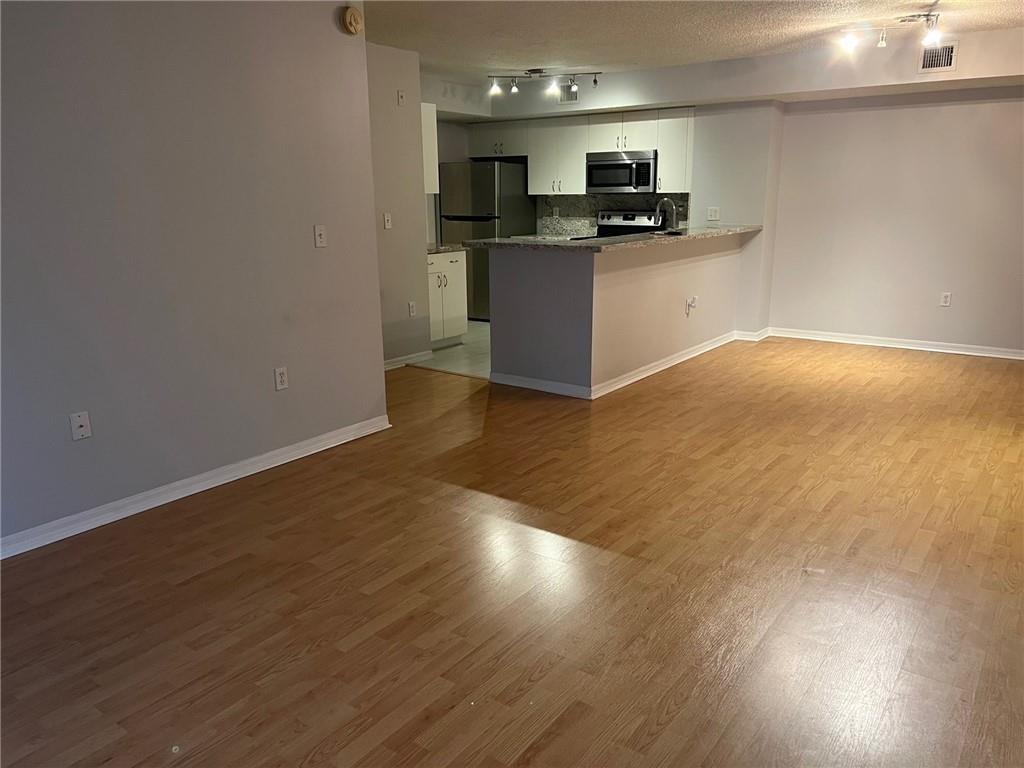 RIVIERA PALMS - Residential