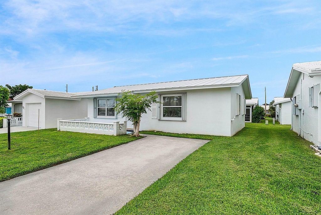 Photo of 1315 SW 21 Street, Boynton Beach, FL 33426 (MLS # R11122582)