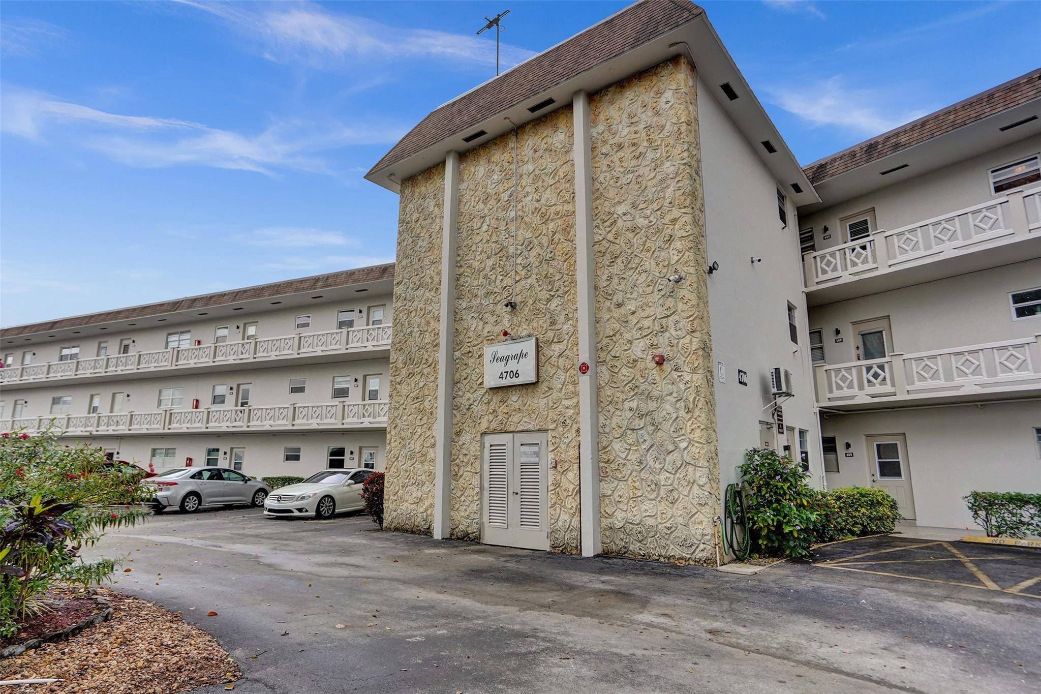 SEAGRAPE GARDENS CONDO - Residential