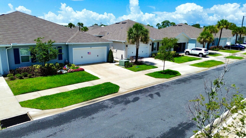 Photo of 839 Persimmon Place, Fort Pierce, FL 34981 (MLS # B26070645)