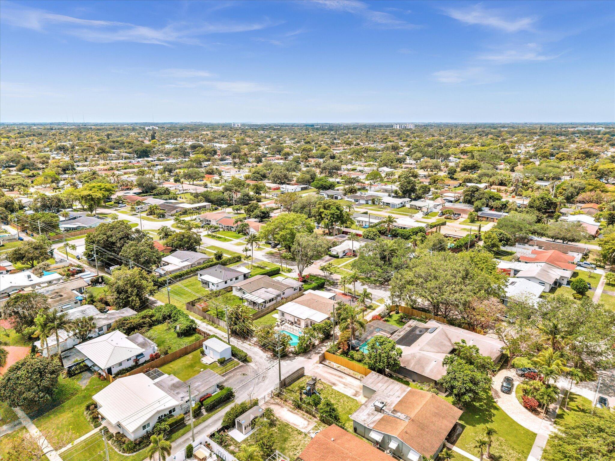 HOLLYWOOD HILLS - Residential
