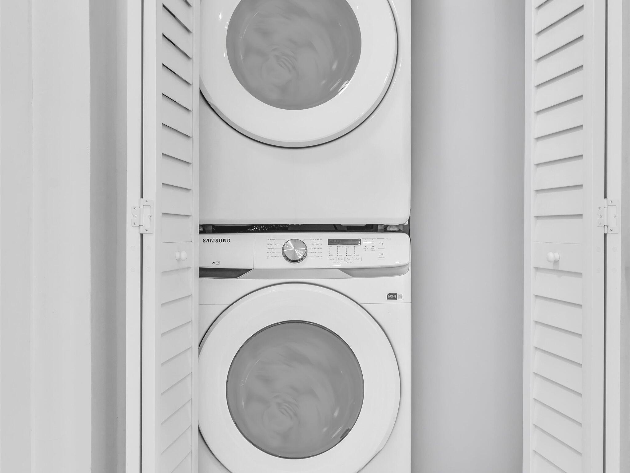 HOLLYWOOD HILLS - Residential