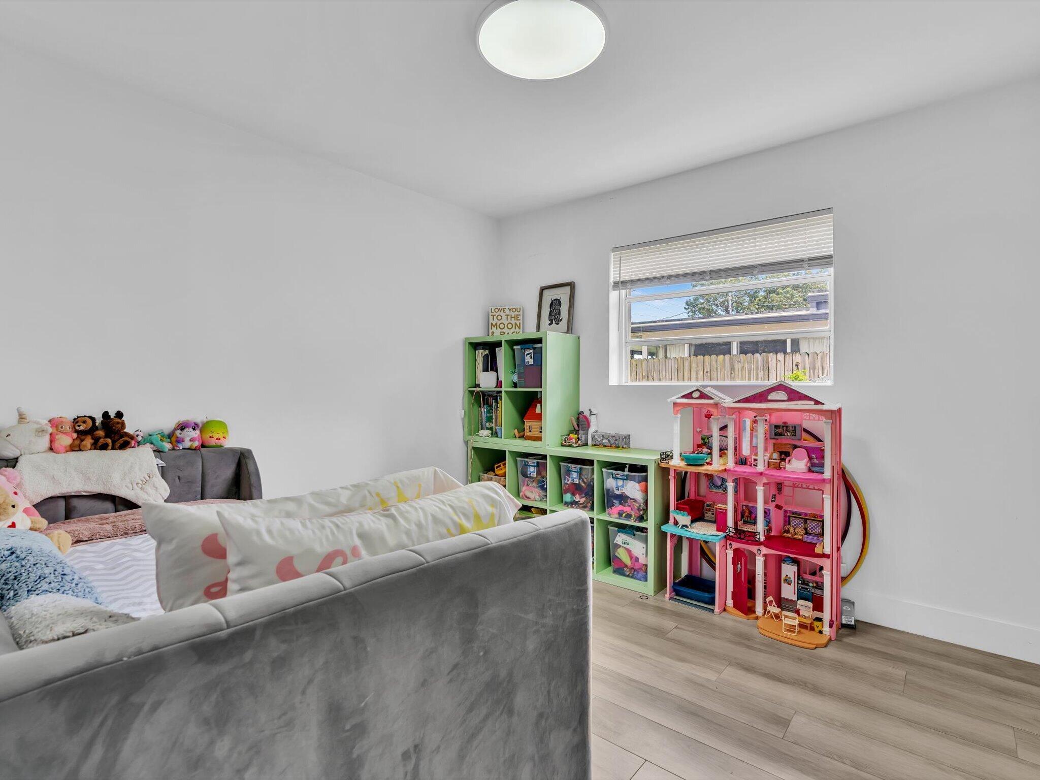 HOLLYWOOD HILLS - Residential