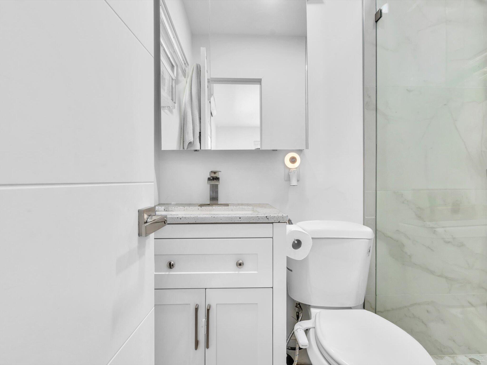 HOLLYWOOD HILLS - Residential