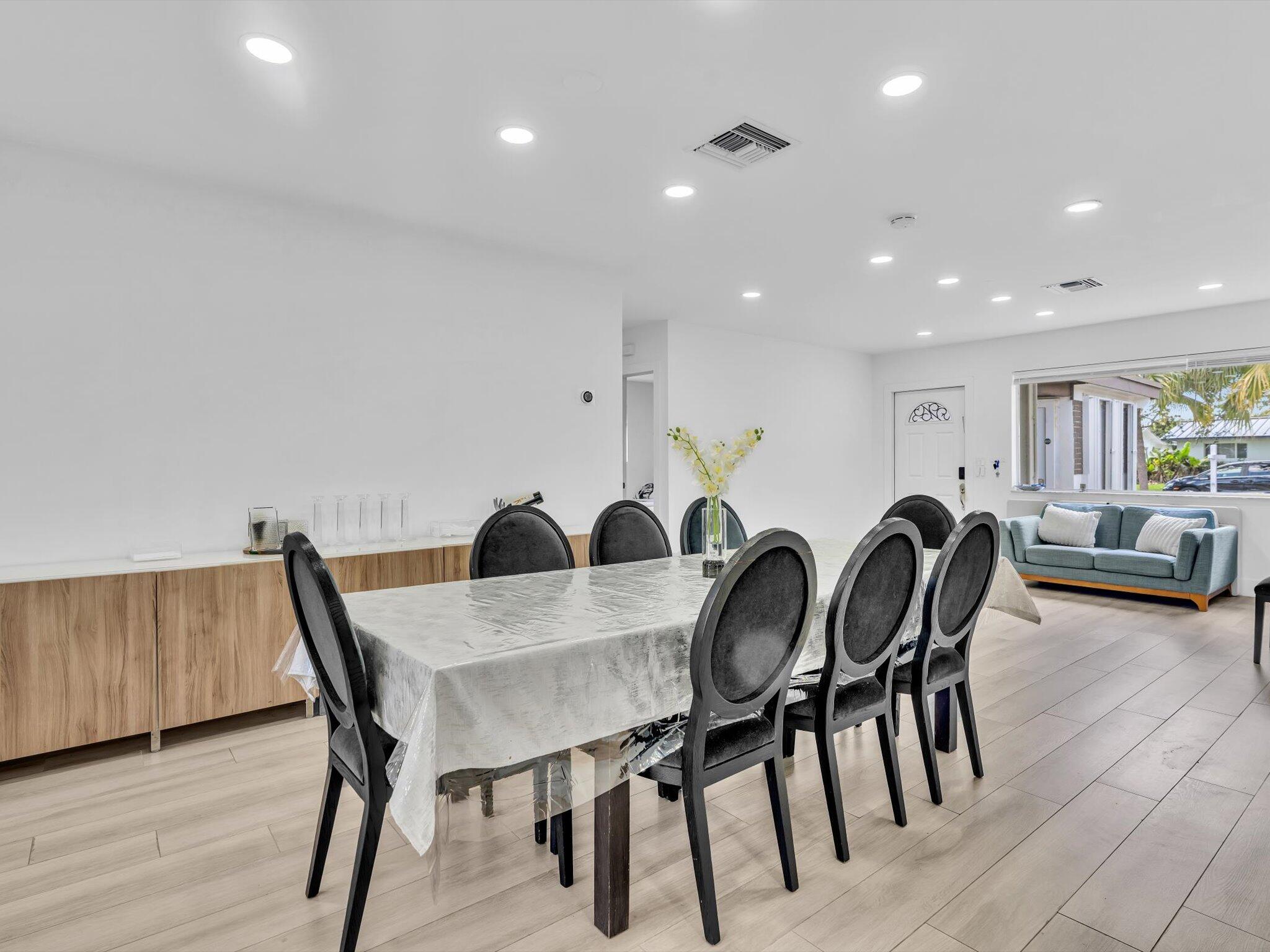 HOLLYWOOD HILLS - Residential