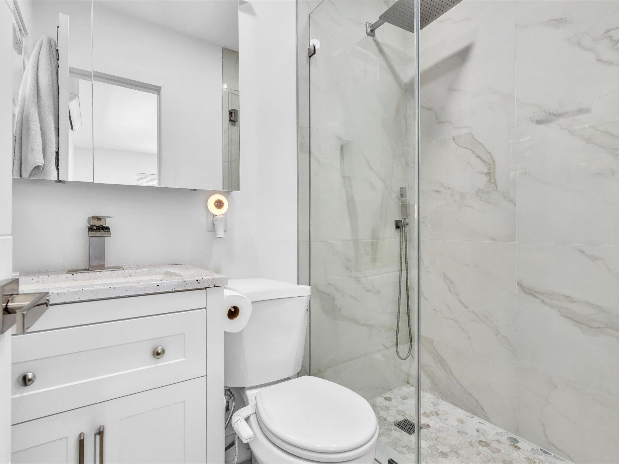 HOLLYWOOD HILLS - Residential