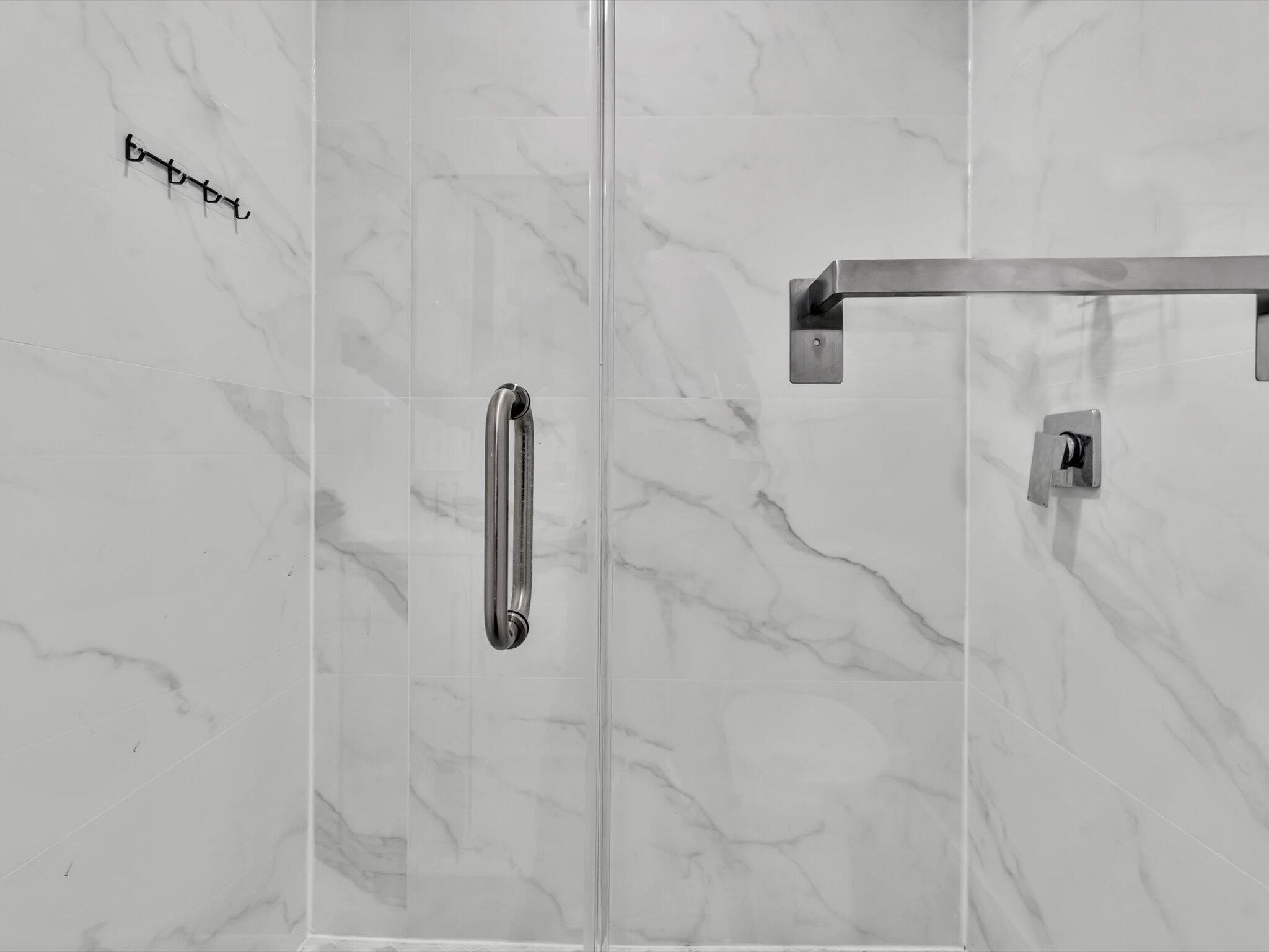 HOLLYWOOD HILLS - Residential