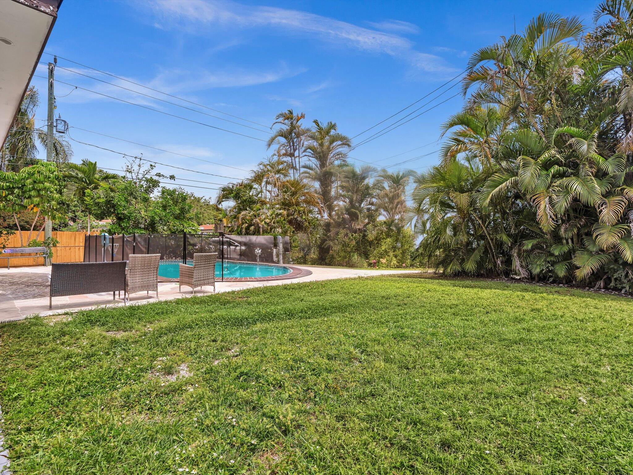 HOLLYWOOD HILLS - Residential