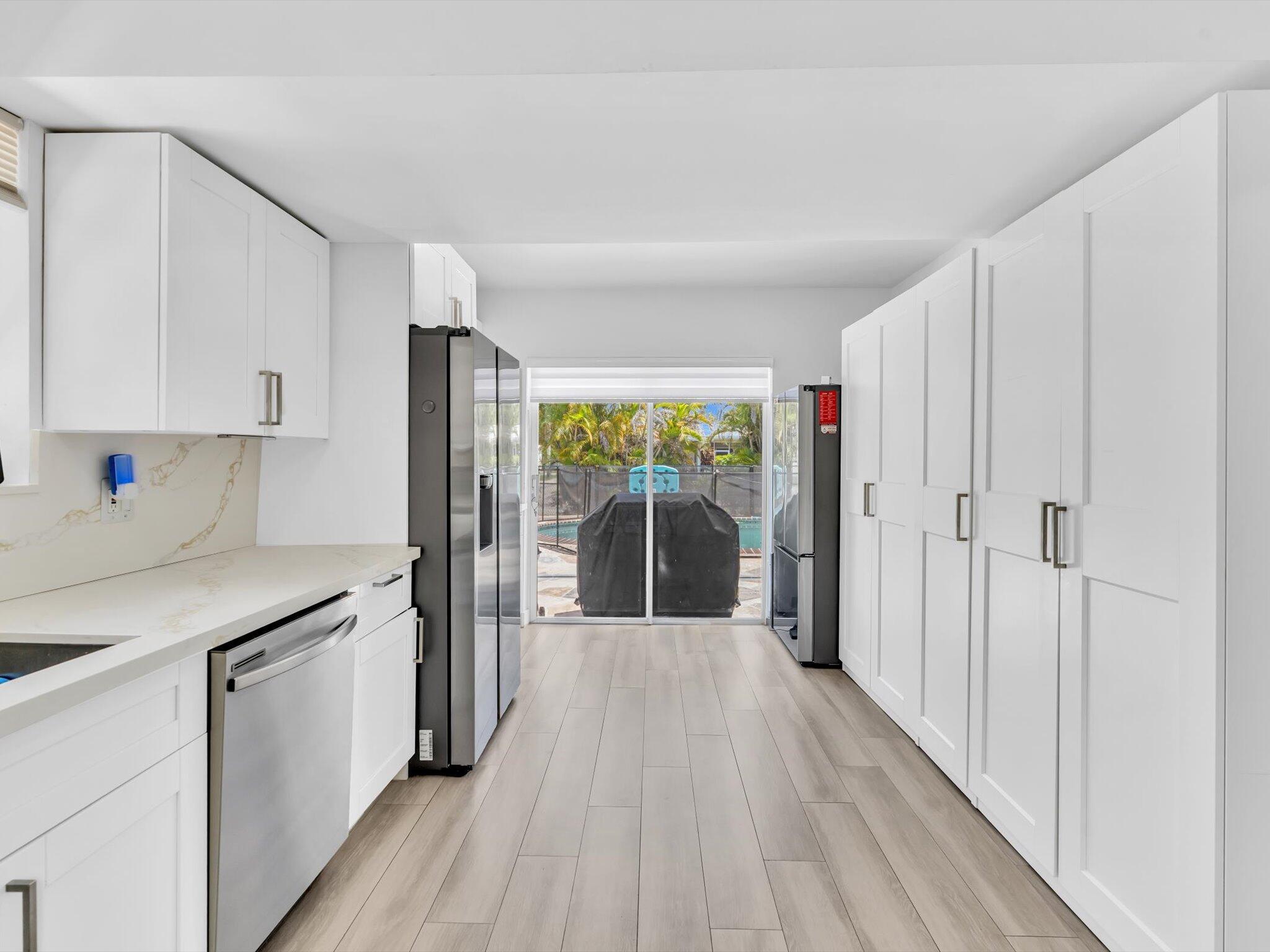 HOLLYWOOD HILLS - Residential