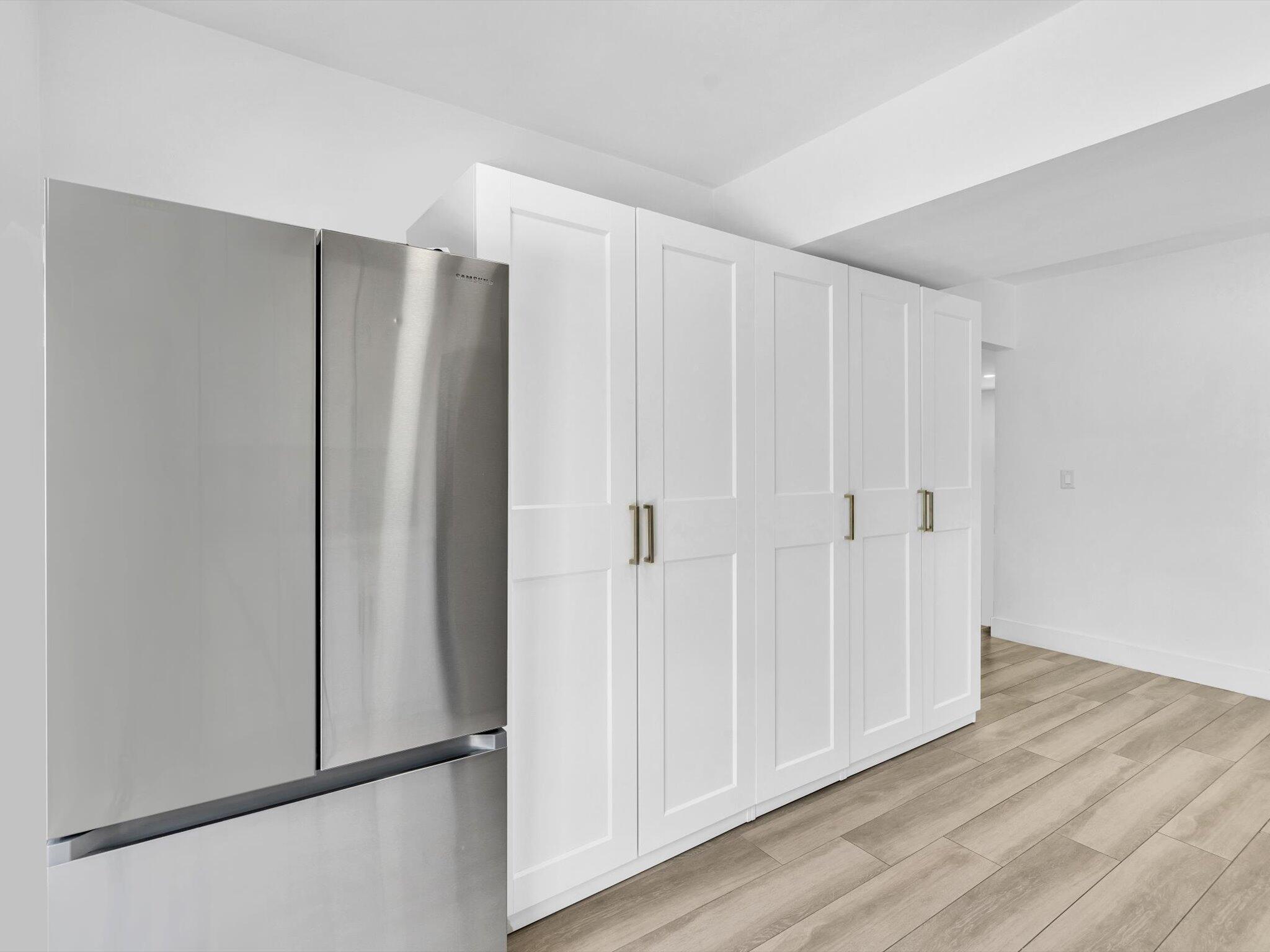 HOLLYWOOD HILLS - Residential