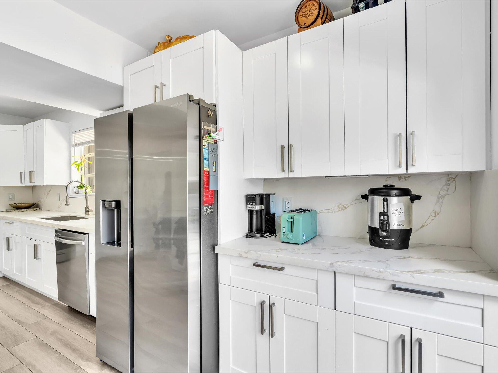 HOLLYWOOD HILLS - Residential