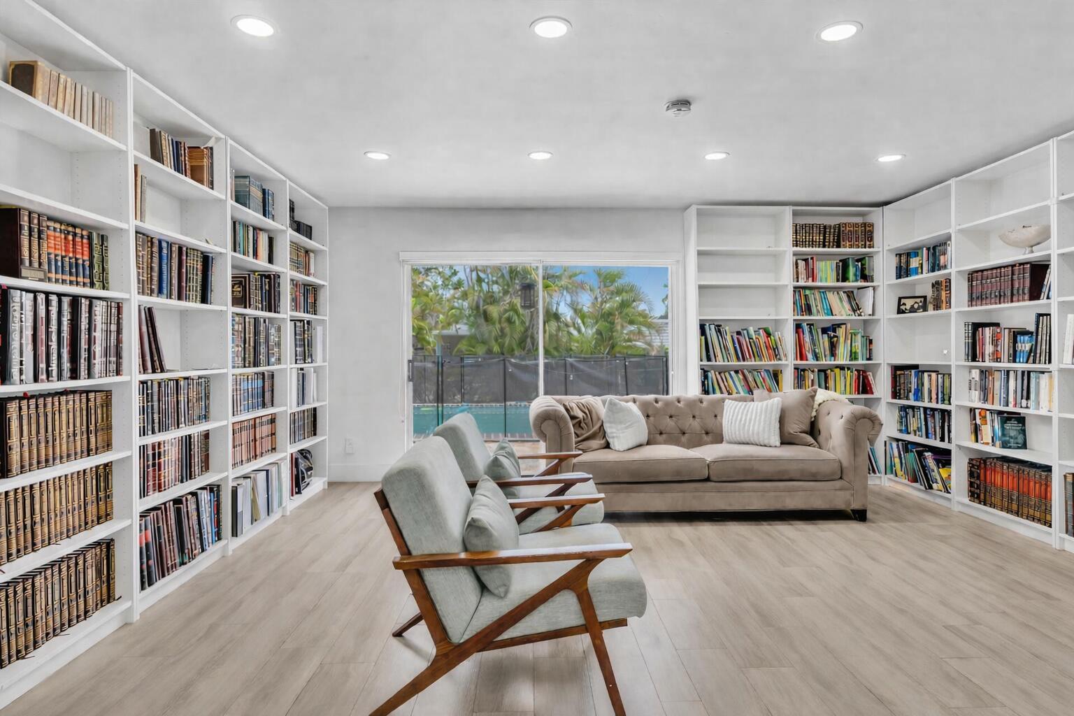 HOLLYWOOD HILLS - Residential