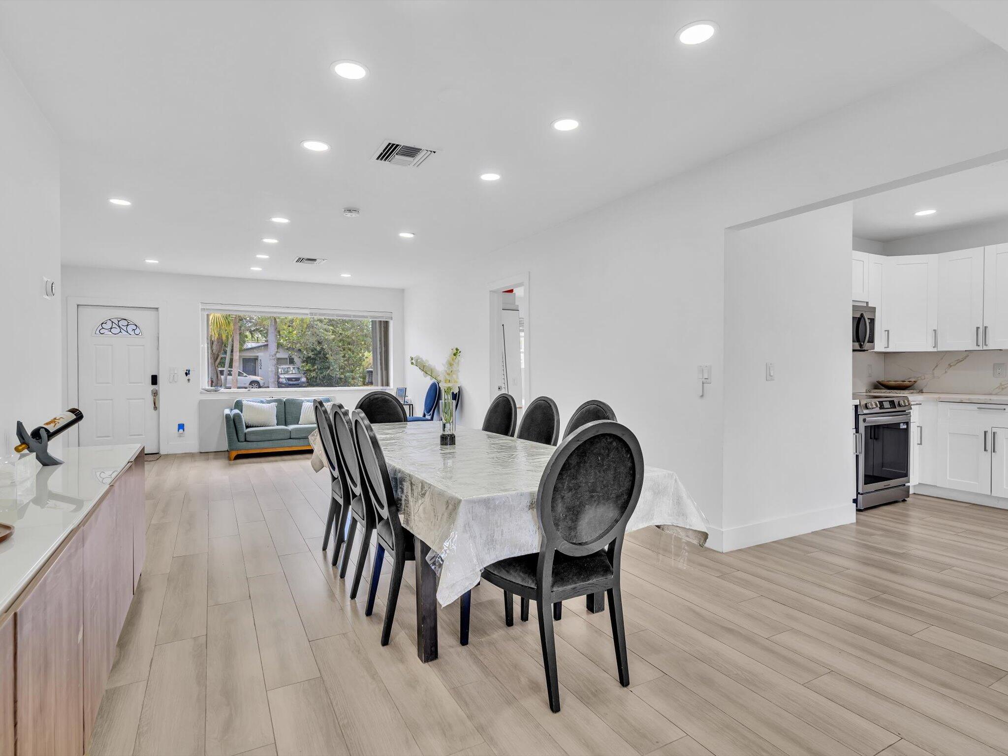 HOLLYWOOD HILLS - Residential