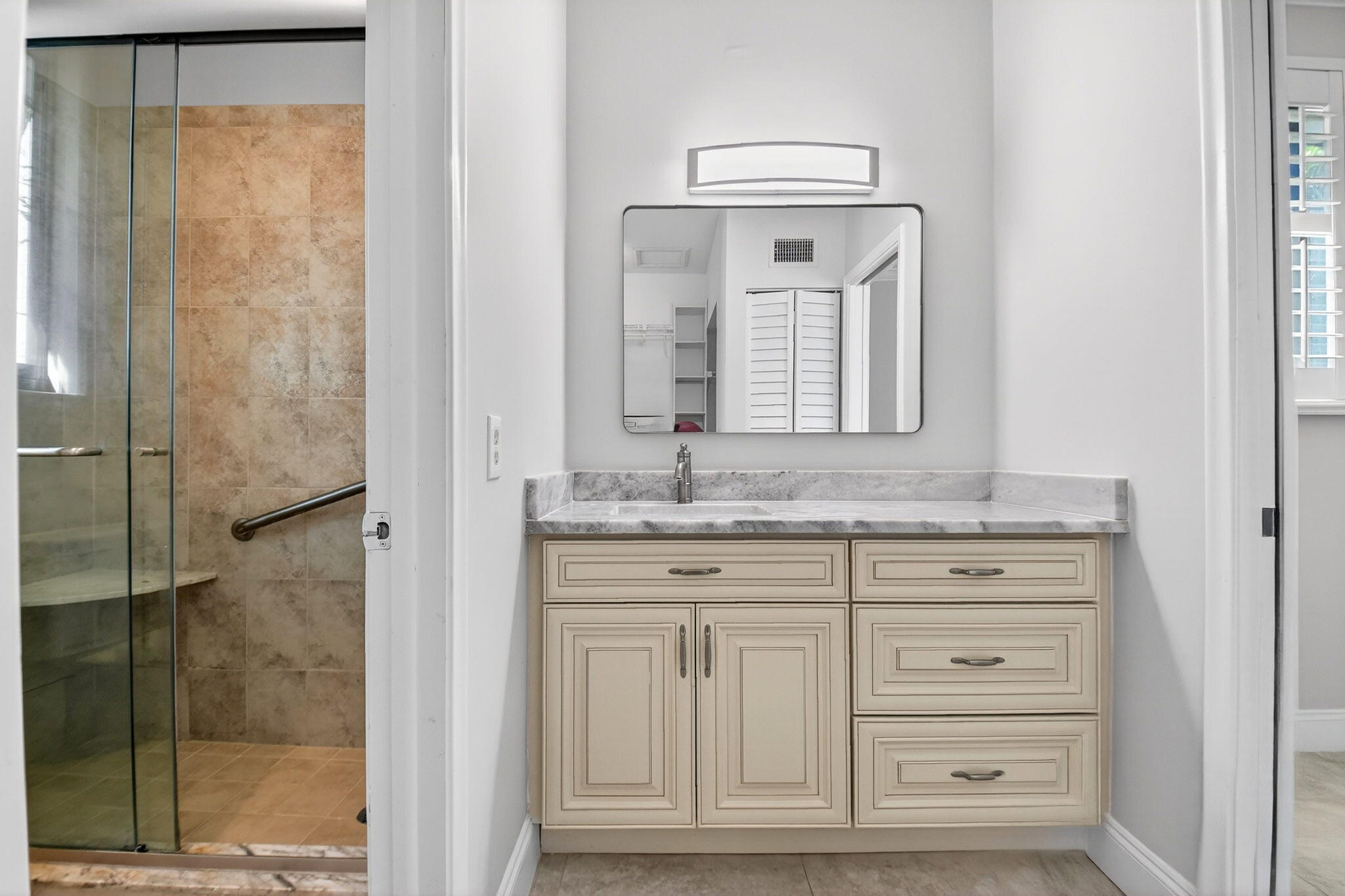 Fountains of Palm Beach NO 5 - Residential