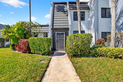 Photo of 4288 D Este Court, Lake Worth, FL 33467 (MLS # R11164923)