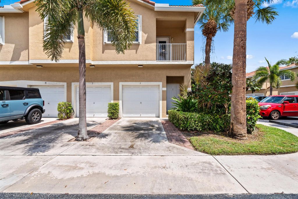 Photo of 112 Lighthouse Circle #J, Tequesta, FL 33469 (MLS # R11123165)
