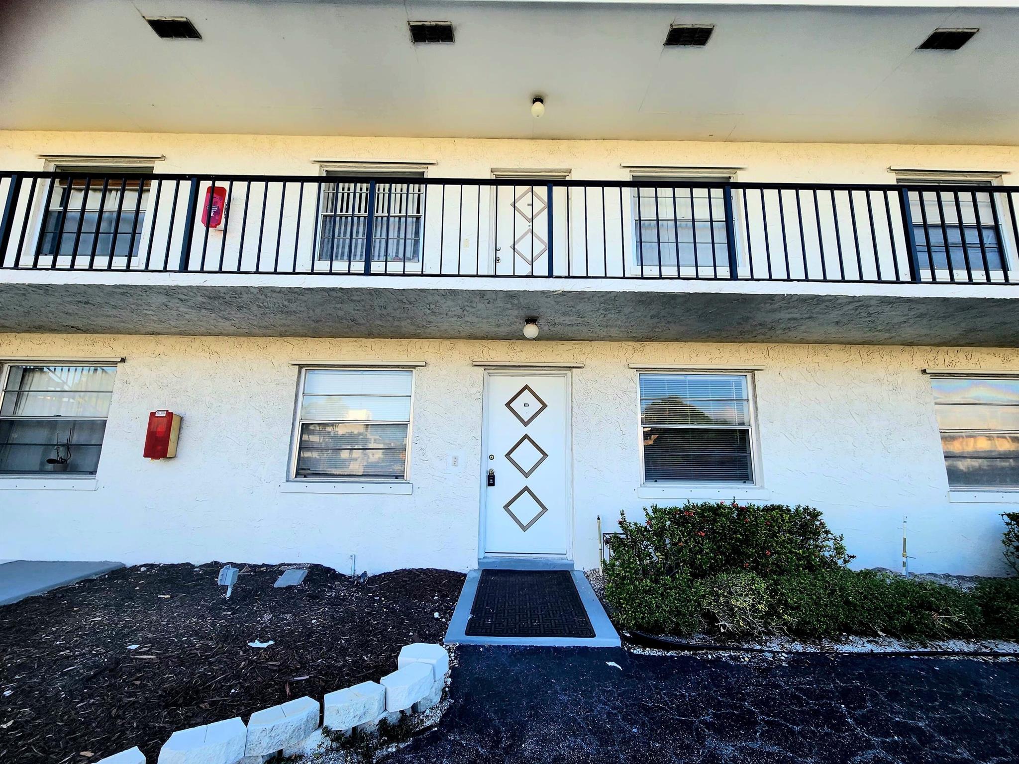 MAPLE LEAF VILLAS CONDO - Residential Lease