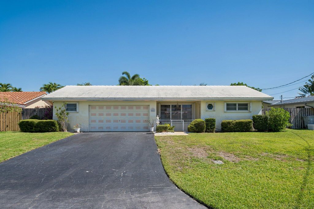 Photo of 611 SE 11th Street, Pompano Beach, FL 33060 (MLS # B26030871)