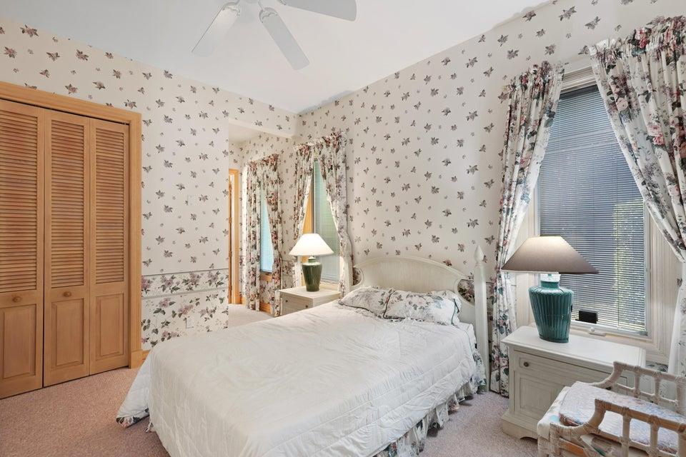 ADMIRALS COVE - Residential