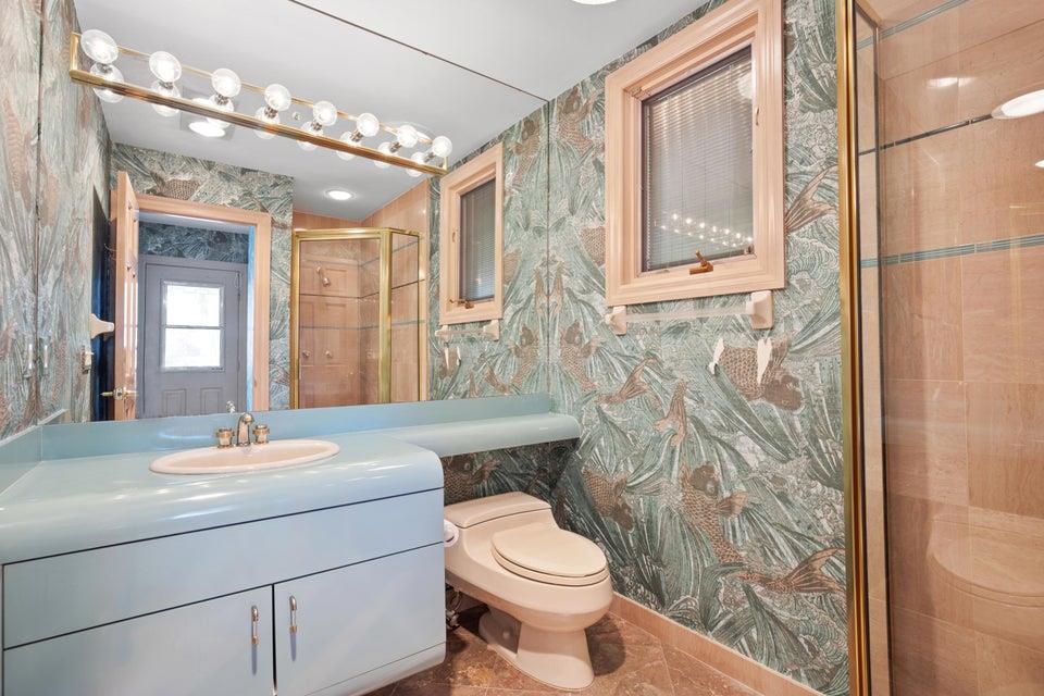 ADMIRALS COVE - Residential