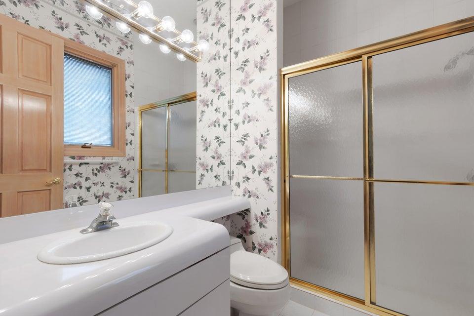 ADMIRALS COVE - Residential