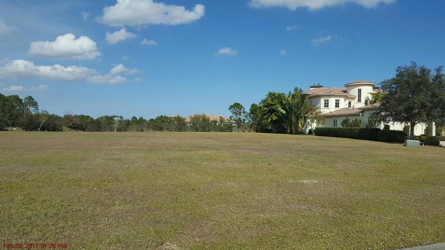 Fantastic opportunity in highly desirable Tesoro Club. Hurry to see this large (0.43 acre) lot featuring North/South exposure and wonderful cul-de-sac location among elegant and sprawling custom homes. Enjoy a luxurious lifestyle here, including unrivaled clubhouse with many amenities, golf and much more.