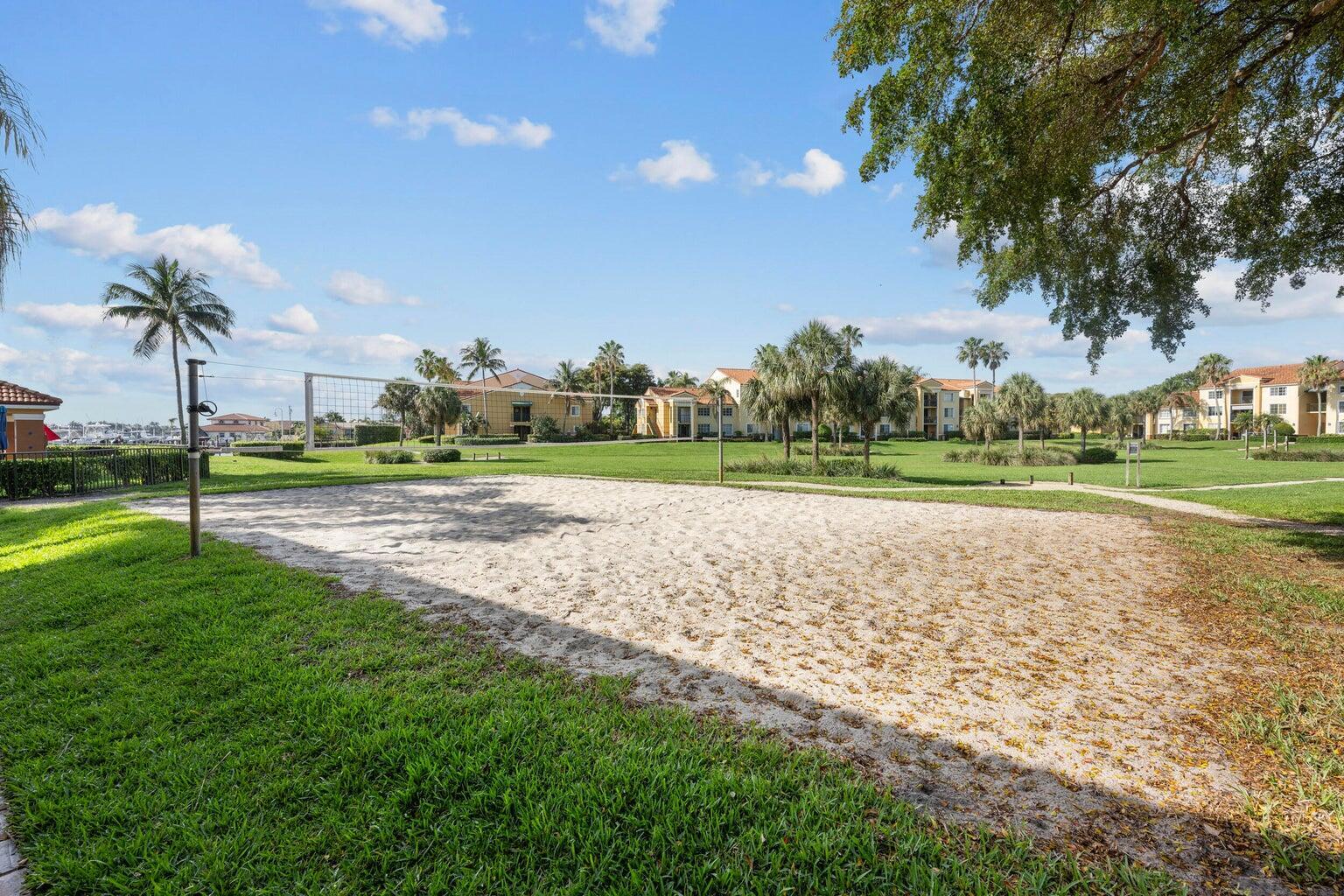 THE YACHT CLUB ON THE INTRACOASTAL - Residential