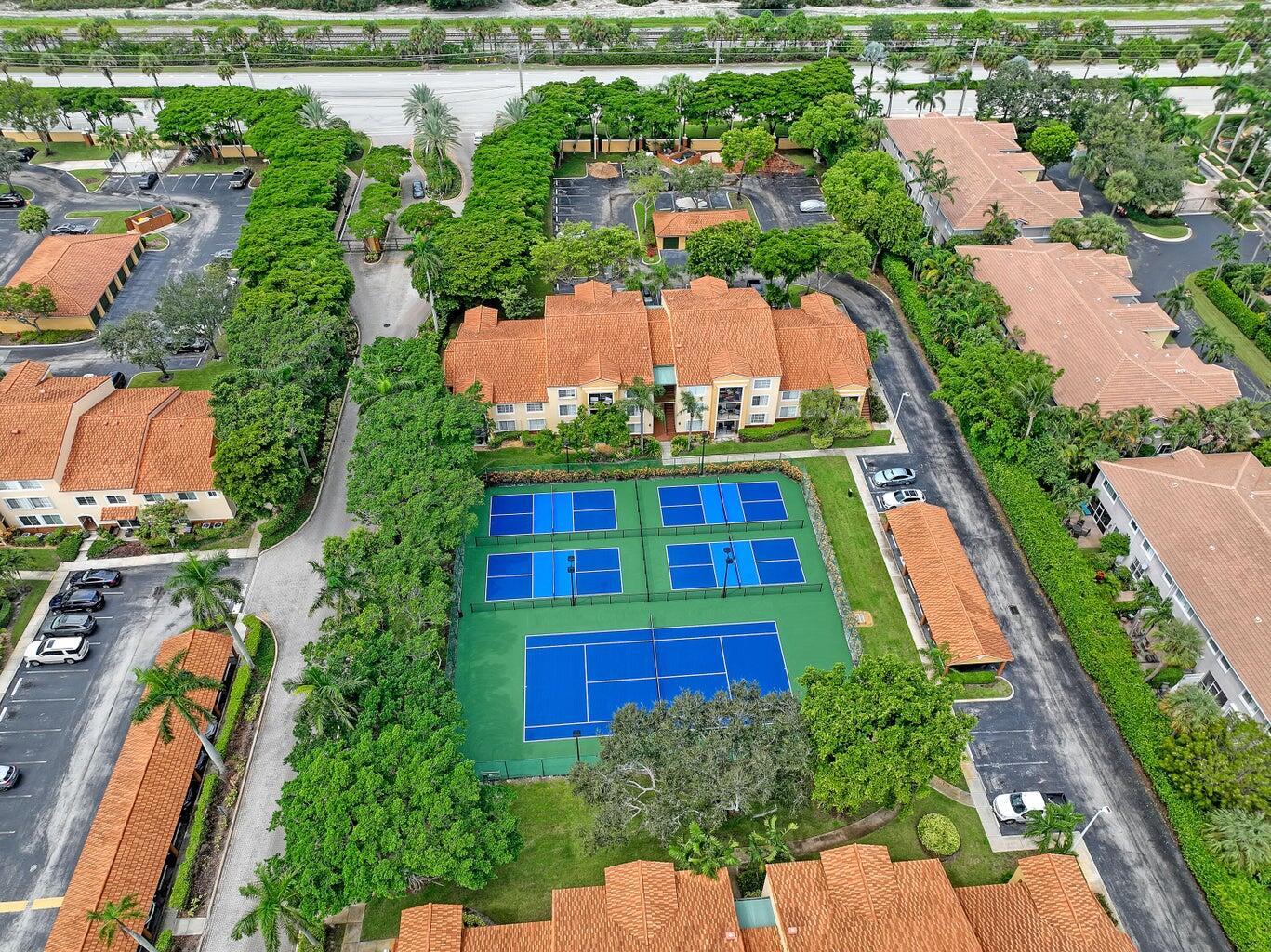 THE YACHT CLUB ON THE INTRACOASTAL - Residential