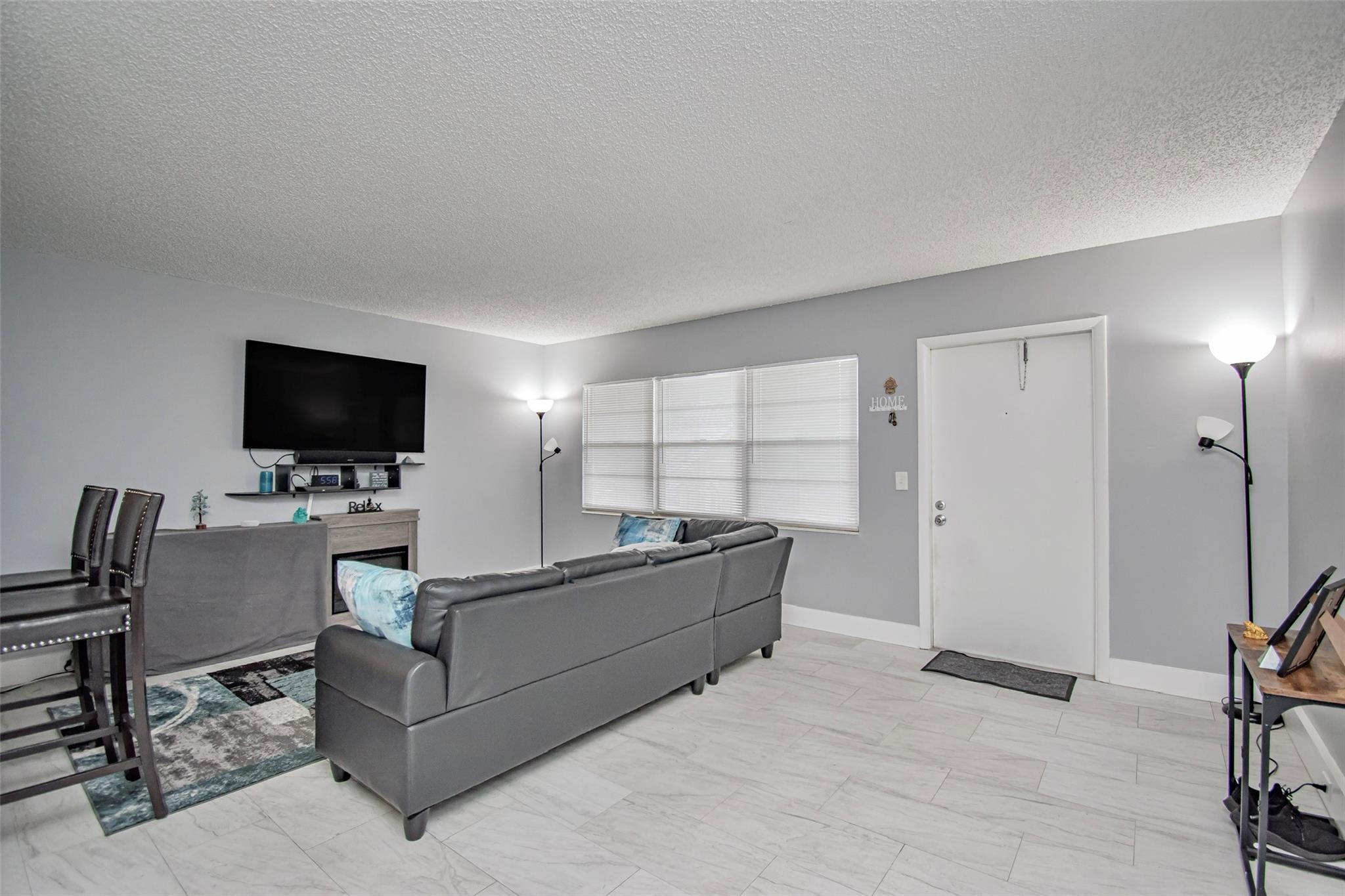 CENTURY VILLAGE- FANSHAW - Residential Lease