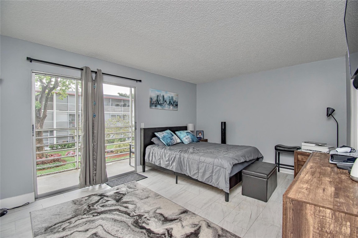 CENTURY VILLAGE- FANSHAW - Residential Lease