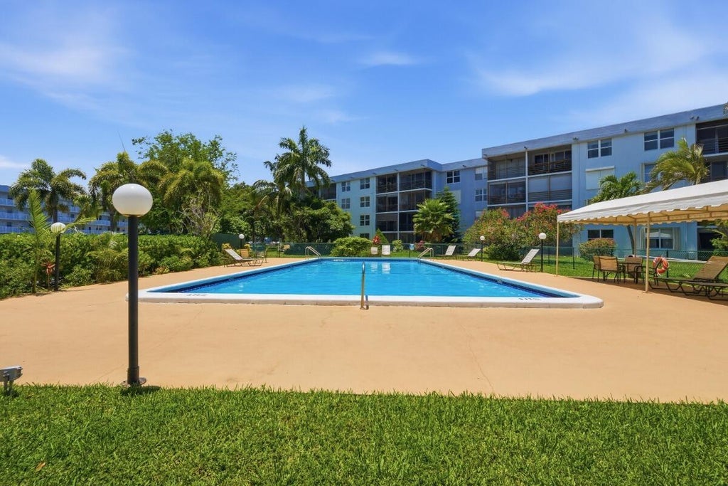 Photo of 108 ROYAL PARK Drive #1D, Oakland Park, FL 33309 (MLS # B26053331)