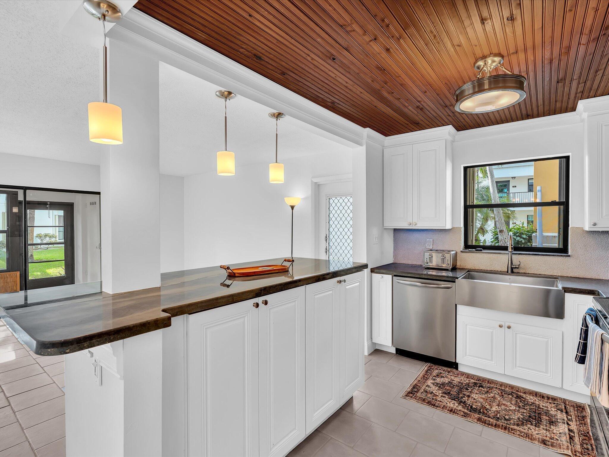 TOWN & COUNTRY ESTATES CO - Residential