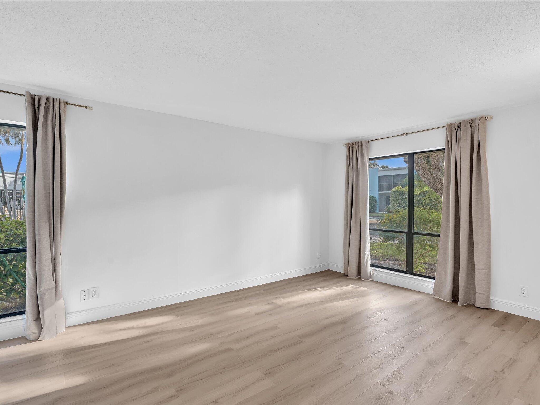 TOWN & COUNTRY ESTATES CO - Residential