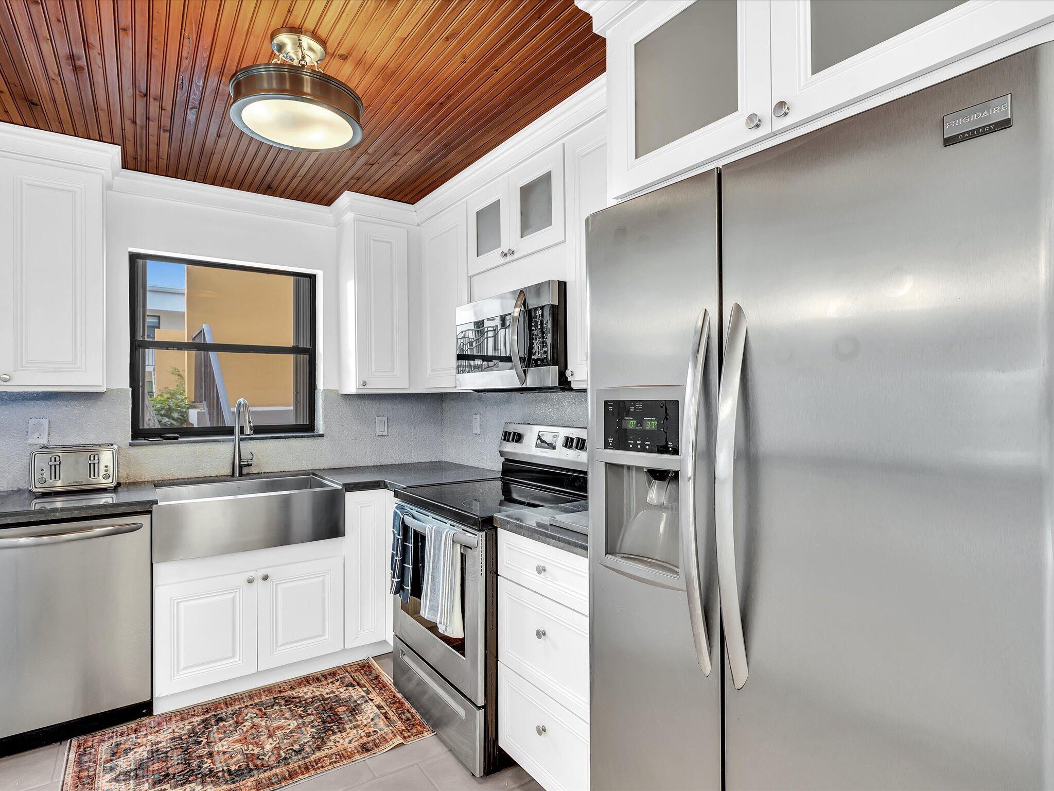 TOWN & COUNTRY ESTATES CO - Residential