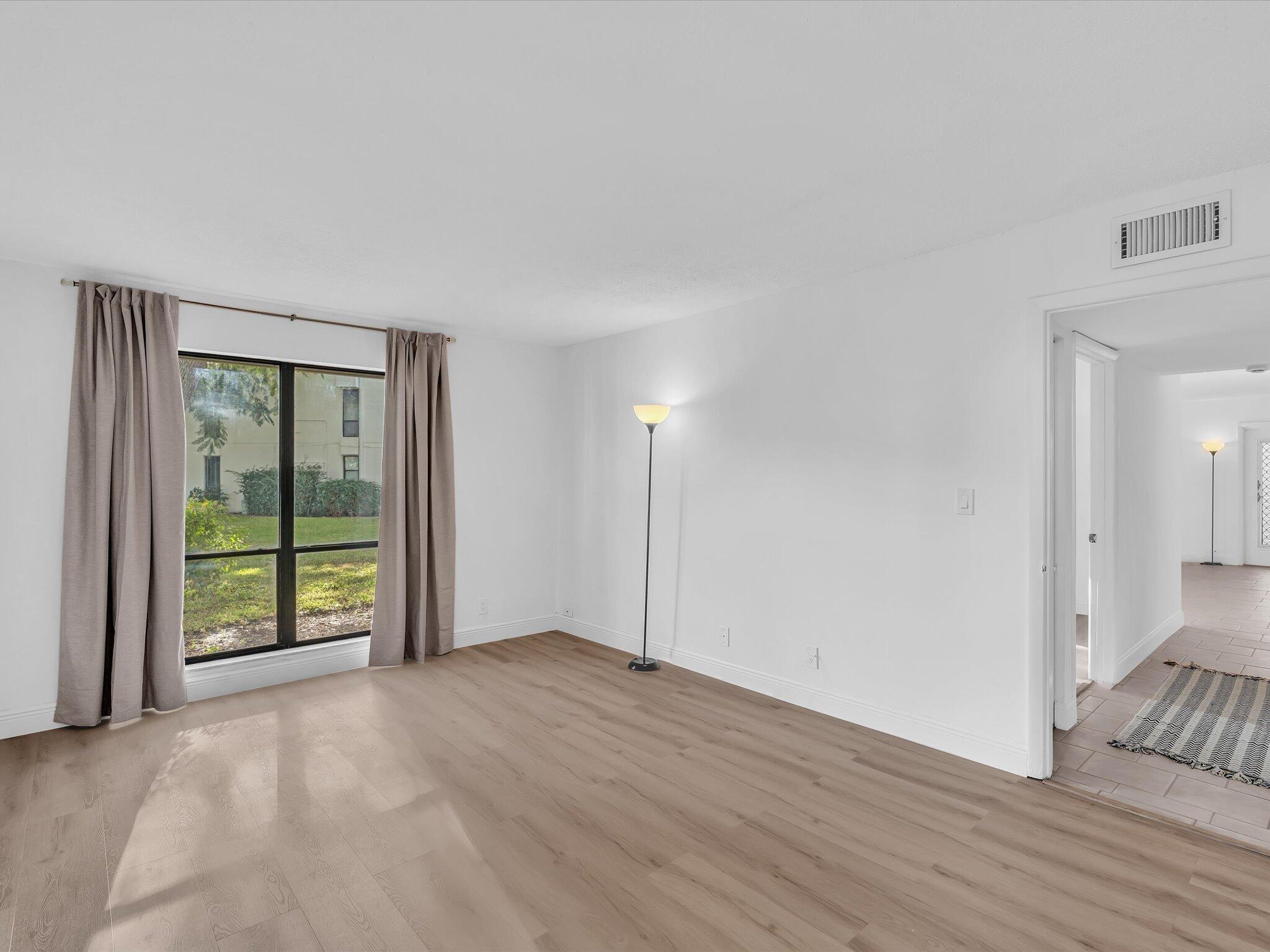 TOWN & COUNTRY ESTATES CO - Residential