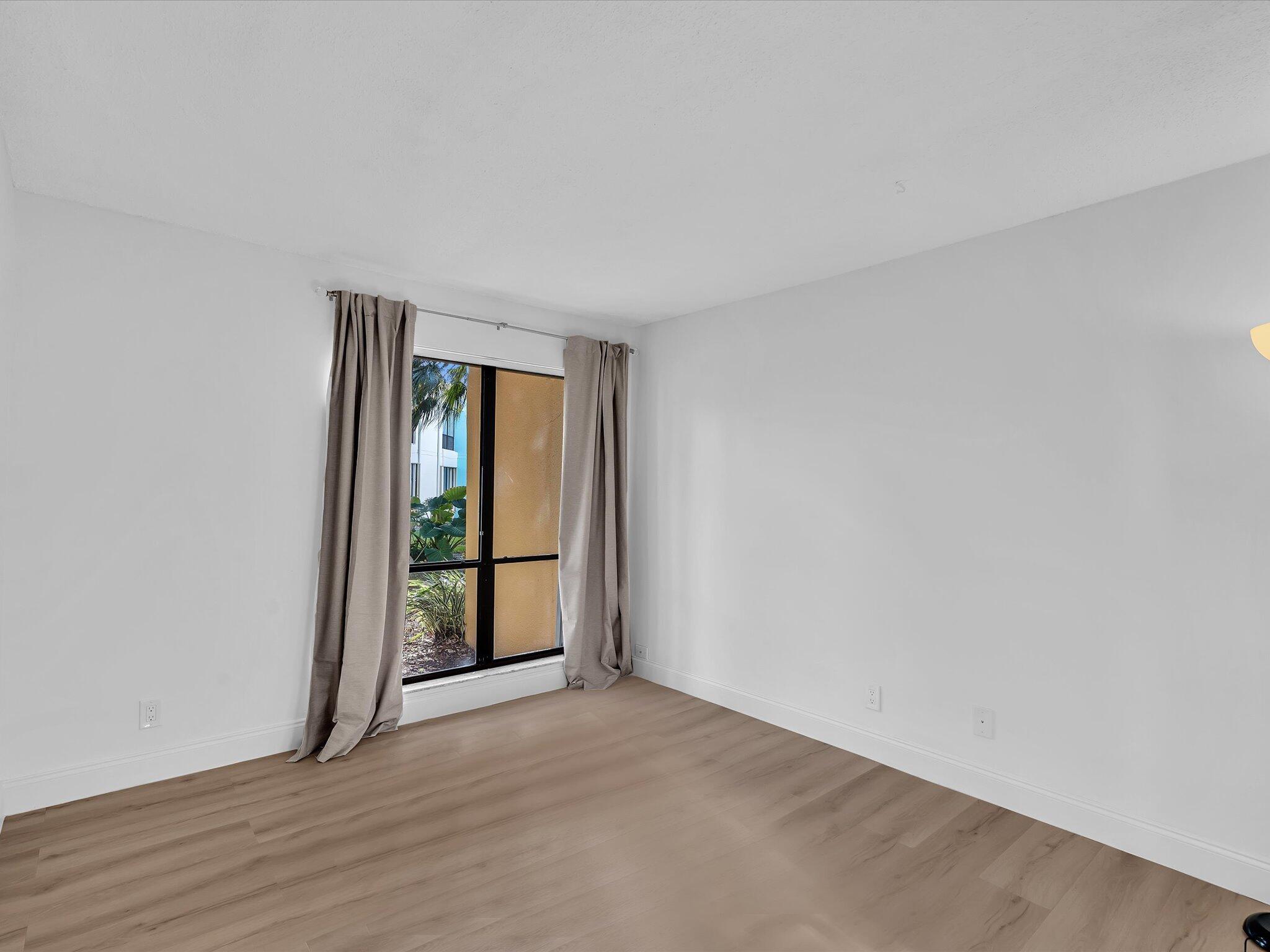 TOWN & COUNTRY ESTATES CO - Residential