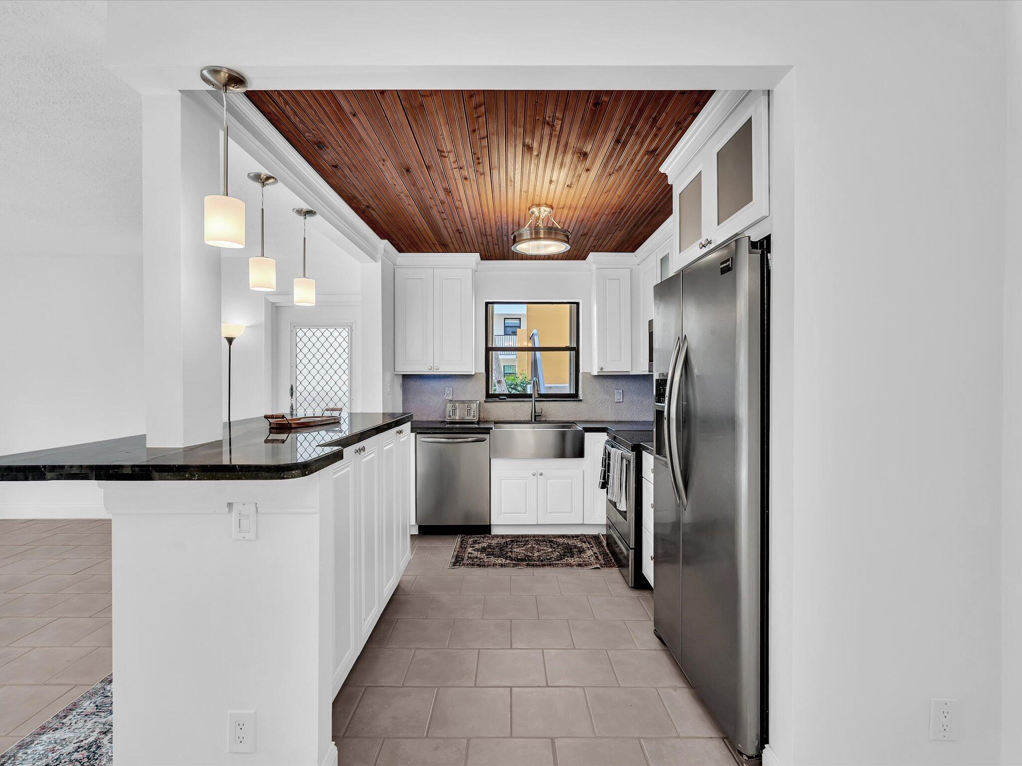 TOWN & COUNTRY ESTATES CO - Residential