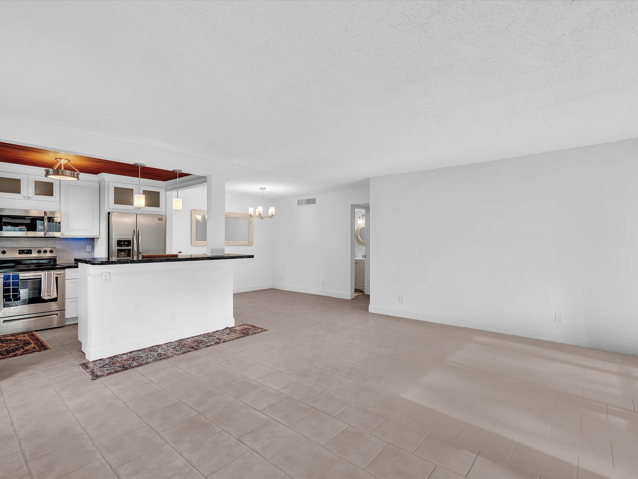 TOWN & COUNTRY ESTATES CO - Residential