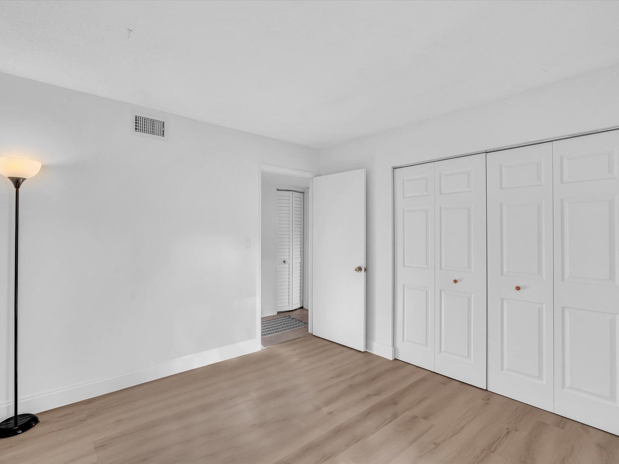 TOWN & COUNTRY ESTATES CO - Residential