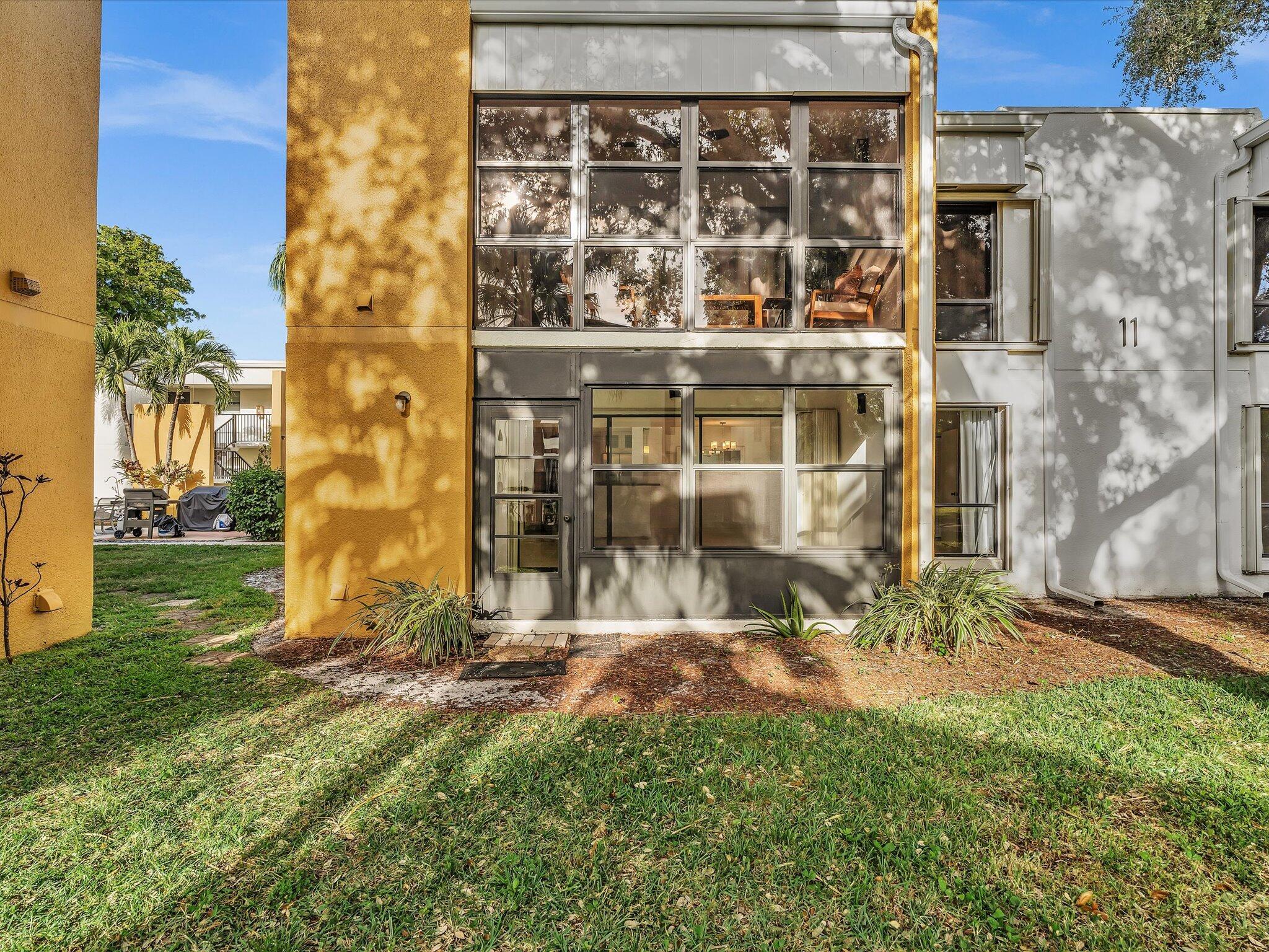 TOWN & COUNTRY ESTATES CO - Residential