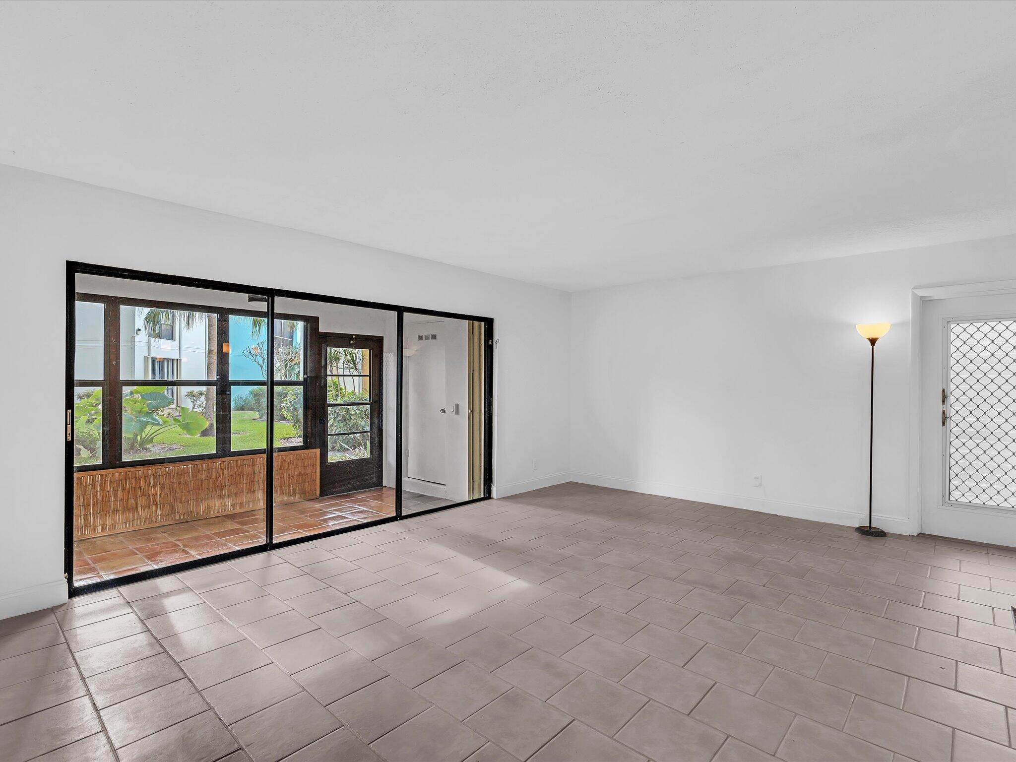 TOWN & COUNTRY ESTATES CO - Residential