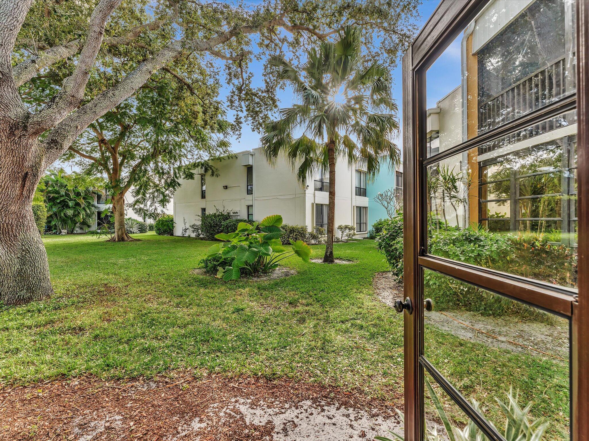 TOWN & COUNTRY ESTATES CO - Residential