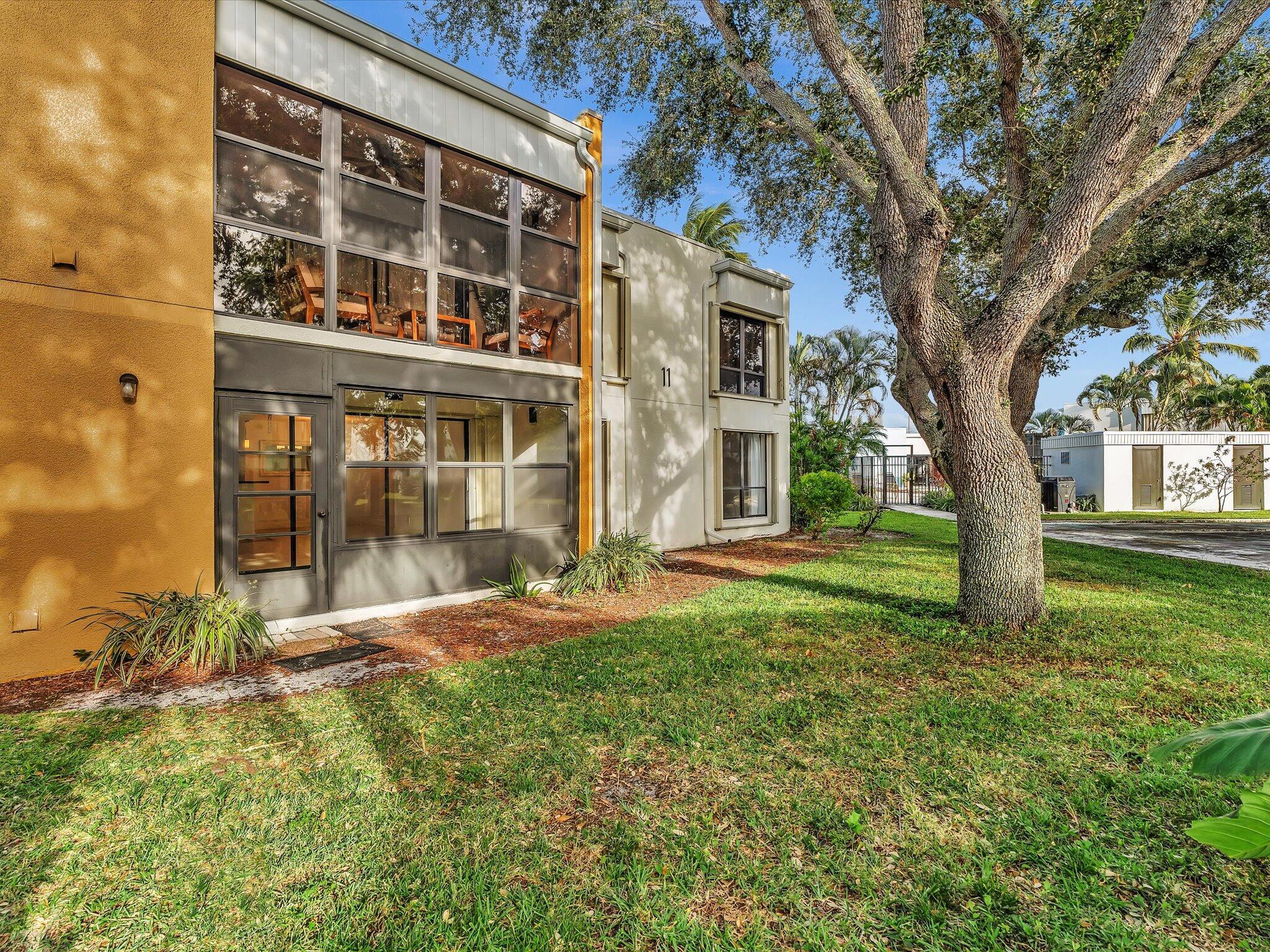 TOWN & COUNTRY ESTATES CO - Residential