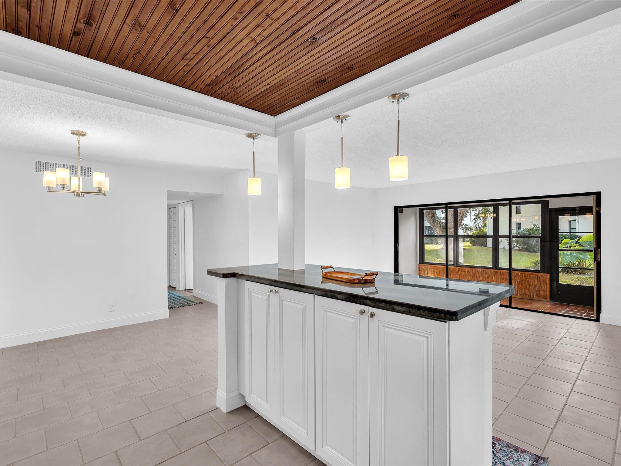 TOWN & COUNTRY ESTATES CO - Residential